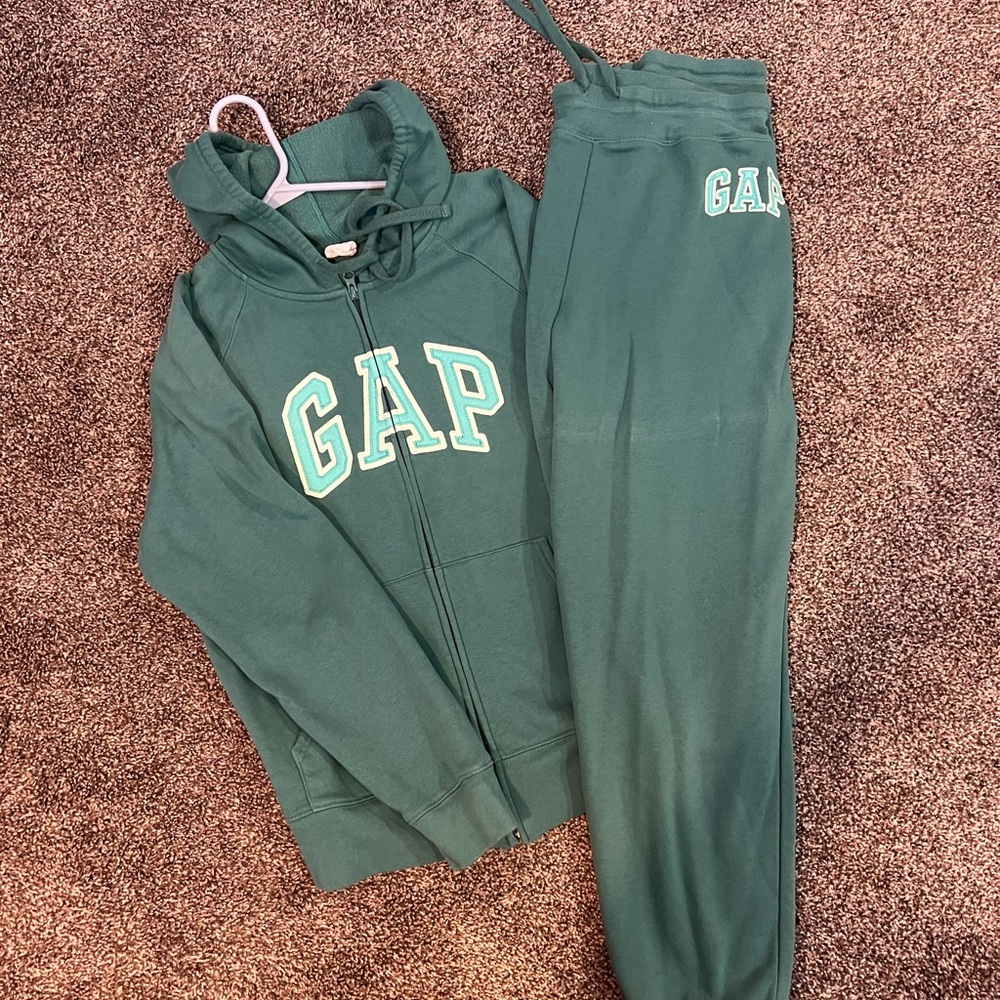 GAP Sweatshirt +Joggers